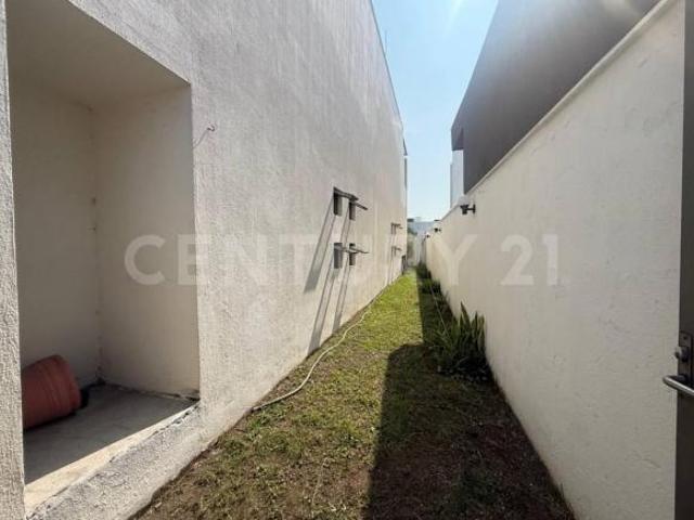 Se vende casa en Residencial Los Cedros