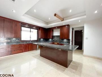 SE VENDE CASA EN RESIDENCIAL LOS LAGOS