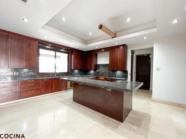SE VENDE CASA EN RESIDENCIAL LOS LAGOS