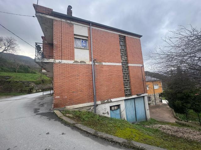 SE VENDE CASA EN SAN PEDRO DE TRONES
