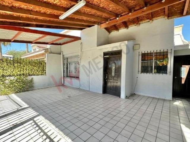 SE VENDE CASA EN SANTA MONICA 4 RECAMARAS 2 BAÑOS