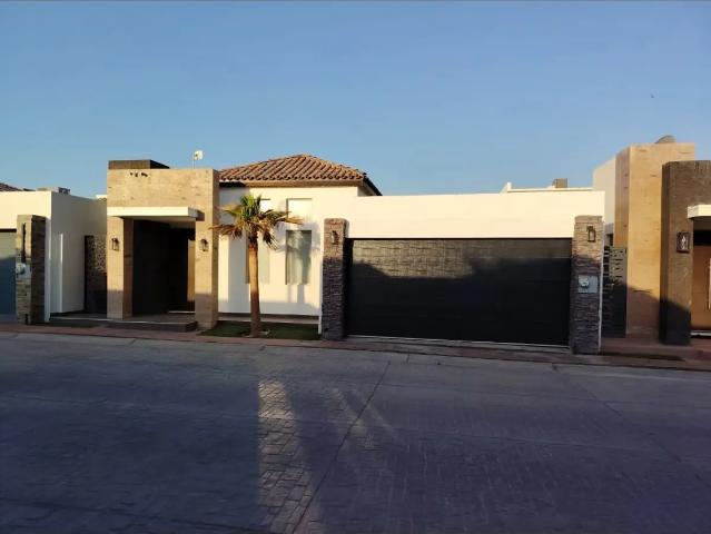 SE VENDE CASA EN TOSCANA UN NIVEL 3 RECAMARAS CN EXCEDENTE