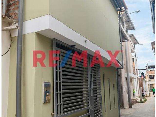 Se Vende Casa En Urb. Villa California En Toda La Av. Grau De Castilla A Solo S/ 200 Mil Soles   6X12