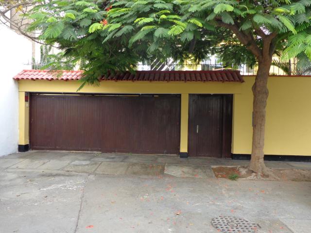 SE VENDE CASA EN URB. CHAMA SURCO