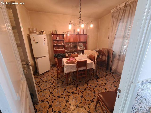 SE VENDE CASA EN VALENCIA DE DON JUAN, 2 PLANTAS, COCHERA, MERENDERO, MUCHAS POSIBILIDADES