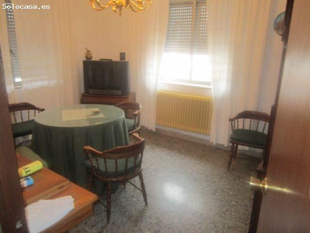 SE VENDE CASA EN VILLAMAÑAN, CON CALEFACCIÓN, GARAJE Y PATIO