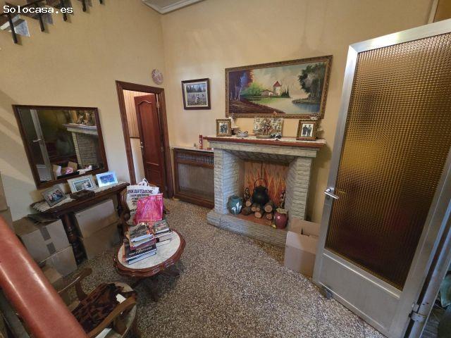 SE VENDE CASA EN VILLAMAÑAN, 170 M2 VIVIENDA, NAVE 416 M2, PATIO 590 M2. LA VIVIENDA TIENE 4 HAB S