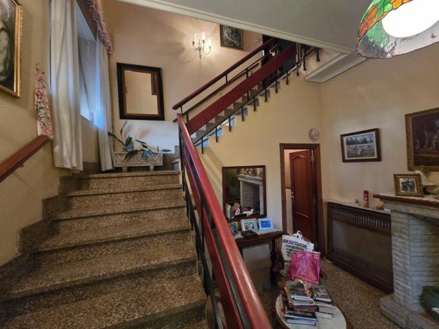 SE VENDE CASA EN VILLAMAÑAN, 170 M2 VIVIENDA, NAVE 416 M2, PATIO 590 M2. LA VIVIENDA TIENE 4 HAB SALÓN, COCINA, Y BAÑO