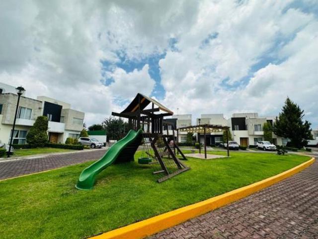 Se vende casa en Villas San Fernando con terreno excedente