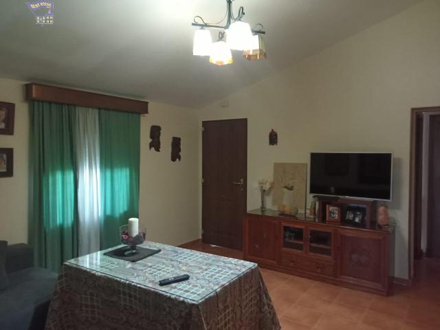 SE VENDE CASA EN ZONA DE LA PEDROSA