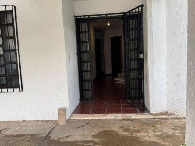 SE VENDE CASA ESPACIOSA EN PRIVADA COLONIA JARDINES