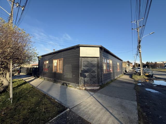 Se Vende Casa esquina en inmejorable ubicacion pleno centro de Punta Arenas especial para empresas, farmacias, restaurantes
