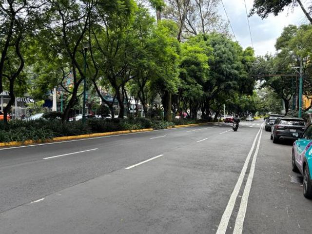 SE VENDE CASA FENTE A PLAZA OASIS