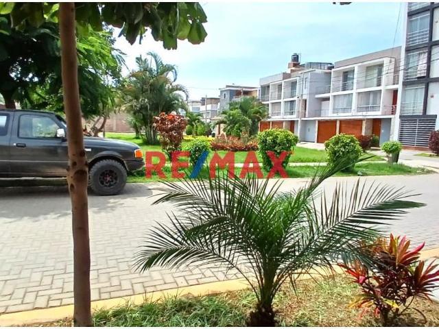 Se Vende Casa Frente A Parque En Urb Soliluz