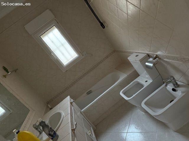 Se vende casa independiente con 3 dormitorios, parcela de 500 m2 y piscina cubierta en La Rehia, Cab