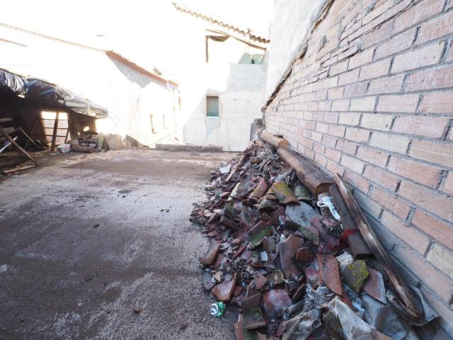 SE VENDE CASA INDEPENDIENTE EN SANT QUINTI DE MEDIONA
