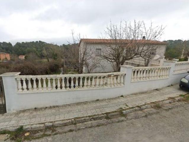 Se vende casa independiente OKUPA en Avenida Torrelles 18 de El Montmell Tarragona