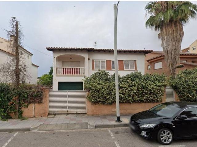 Se vende casa independiente OKUPA en El Vendrell Tarragona