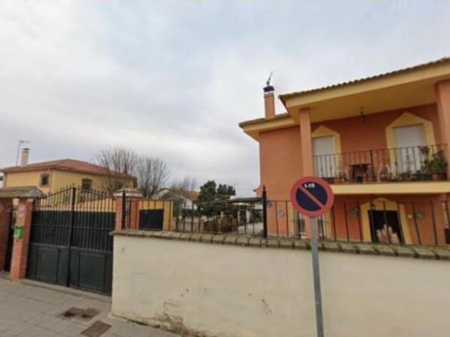 Se vende casa independiente OKUPADA en Calle Virgen del Rocío 2 de Albolote, Granada