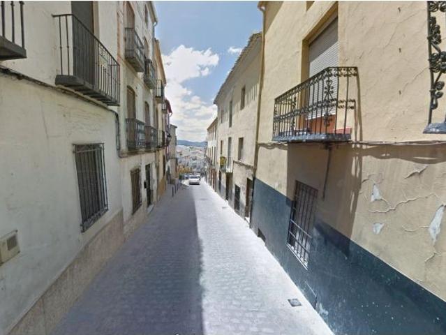 Se vende casa independiente OKUPADA en Martos Jaén