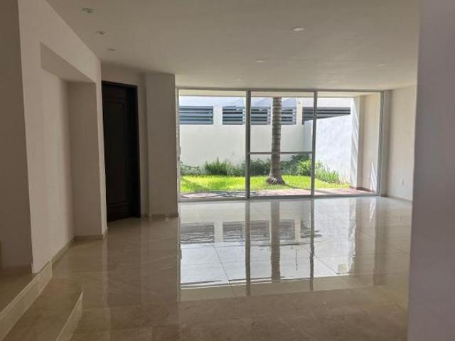 Se Vende Casa Jardín Real Coto 11