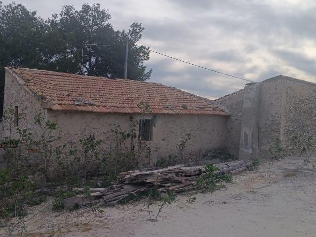 SE VENDE CASA PARA REFORMAR