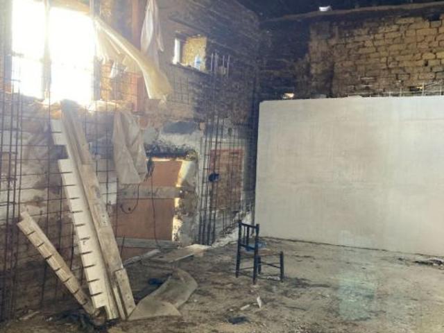SE VENDE CASA PARA REFORMAR CON TERRENO