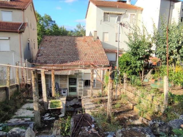 SE VENDE CASA PARA REFORMAR CON 200M DE PARCELA EN LAGUNAS. REF. 5698