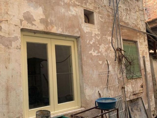 SE VENDE CASA PARA REFORMAR EN LA ÑORA, MUY CENTRICA