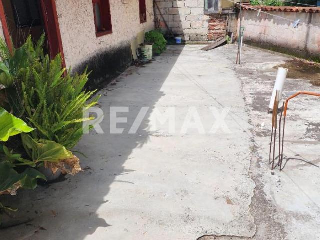 Se vende casa para remodelar