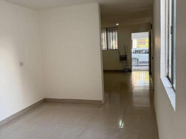 SE VENDE CASA RECIEN REMODELADA FRACC. AMPLIACION AEROPUERTO