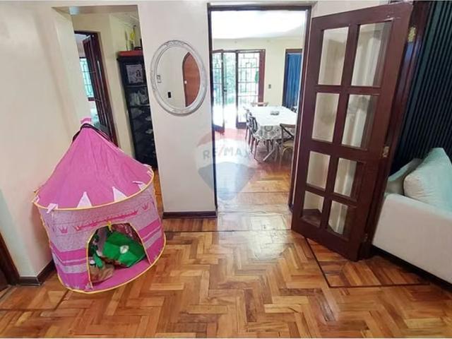 Se vende casa remodelada con patio | 5 dormitorios por 385000. 00 en Independencia