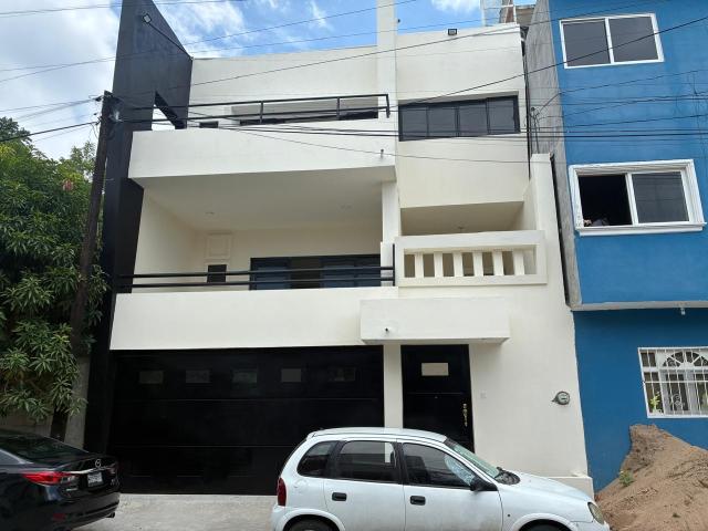 Se Vende Casa Remodelada en la Col. Chanka