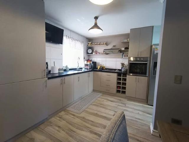 Se vende casa remodelada en viña del mar alto | 4 dormitorios por 7700.00 en Viña del Mar