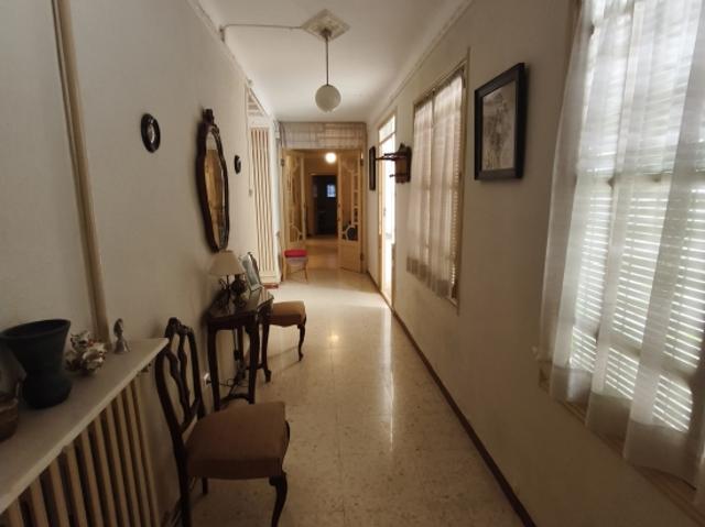 Se vende casa semicéntrica planta baja
