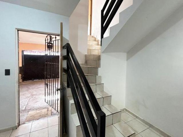 Se VENDE casa sobre avenida en col. Vista hermosa
