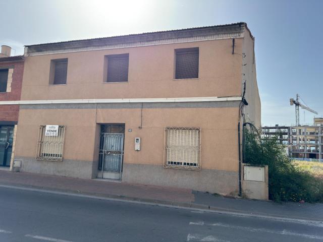 Se vende casa ubicada en el centro de la pedanía de Guadalupe