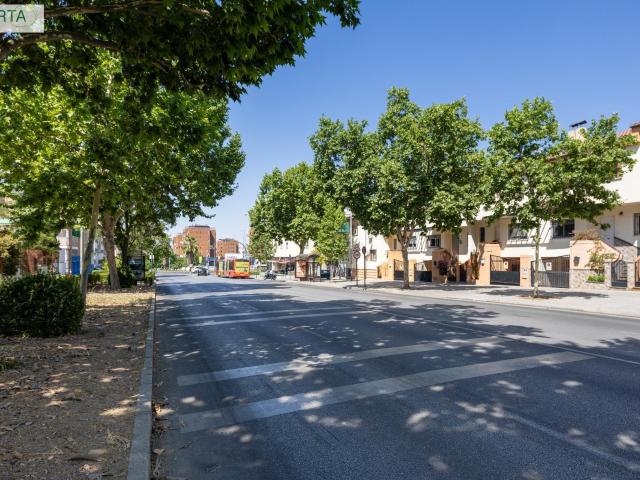 Se vende casa unifamiliar de tres dormitorios