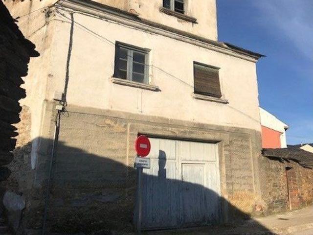SE VENDE CASA Y SOLAR EN PLENO CENTRO DE CUBILLOS DEL SIL