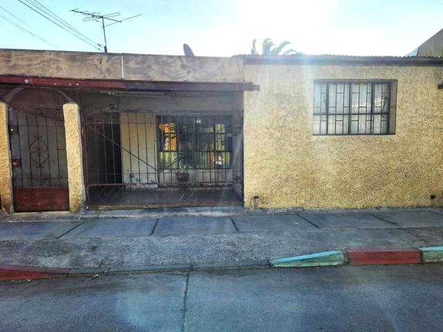 SE VENDE CASA 3D 1B 1E | Cerro Navia Oportunidad: 200 m² de terreno + 2 viviendas