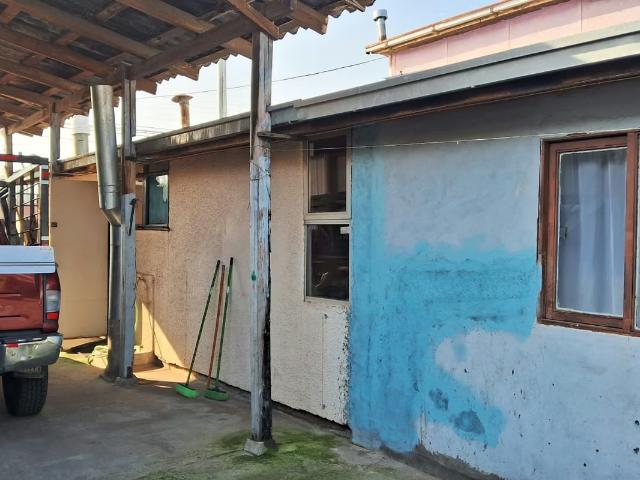 Se vende casa 4 dormitorios y 1 baño, 2 estacionamientos, ubicada en Diagonal las Termas Chillán. 4 dormitorios por 92000. 00 en Chillán