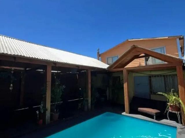 SE VENDE CASA 4D1B INCLUYE PISCINA Y ESTACIONAMIENTO