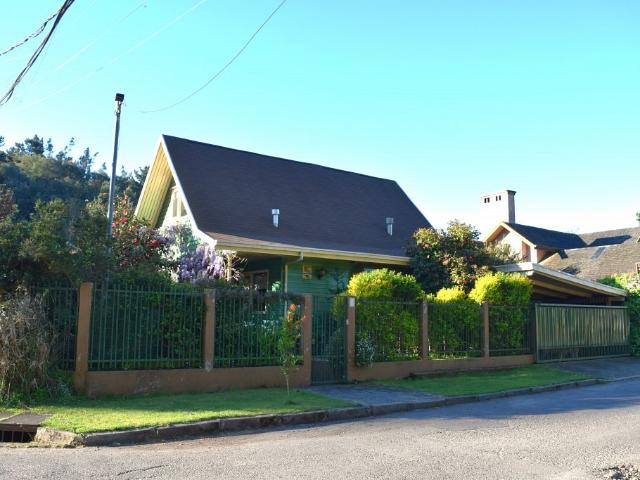 Se vende casa 5 dormitorios km 3.5 cno santa juana