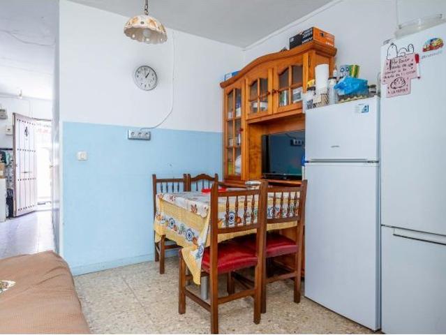 SE VENDE CASA 76 M52 4 HABITACIONES, UN BAÑO, PATIO, Y SOLARIUM DE 25 M2 CON TRASTERO