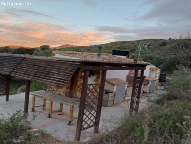 SE VENDE CASETA EN CHOVAR CON LUZ Y AGUA