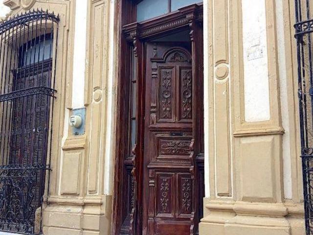 Se Vende Casona Antigüa en Centro de Montemorelos ideal para inversionista. 840m2