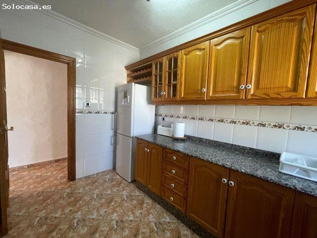 SE VENDE CHALET CON CASA DE INVITADOS EN ELCHE, URBANIZACIÓN MONTESOL