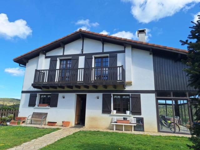 SE VENDE CHALET CON ENCANTO