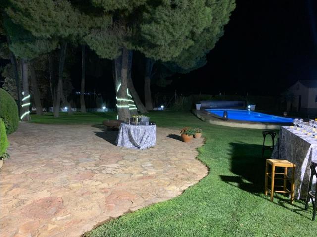 Se vende chalet a 1 km