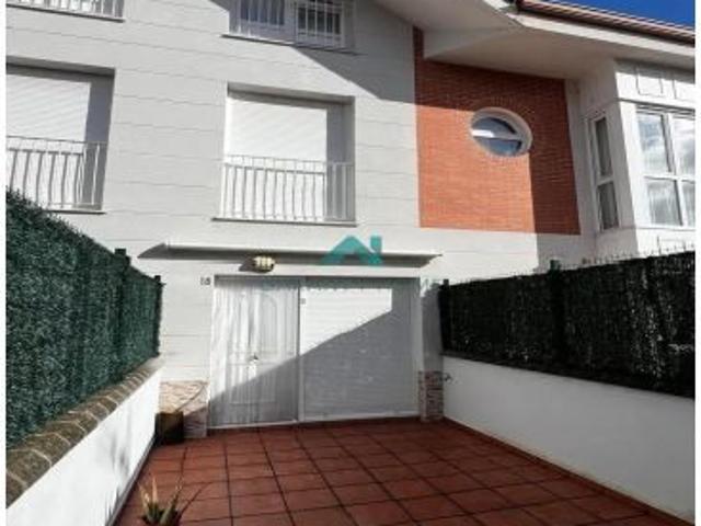 Se vende chalet adosado en Ampuero